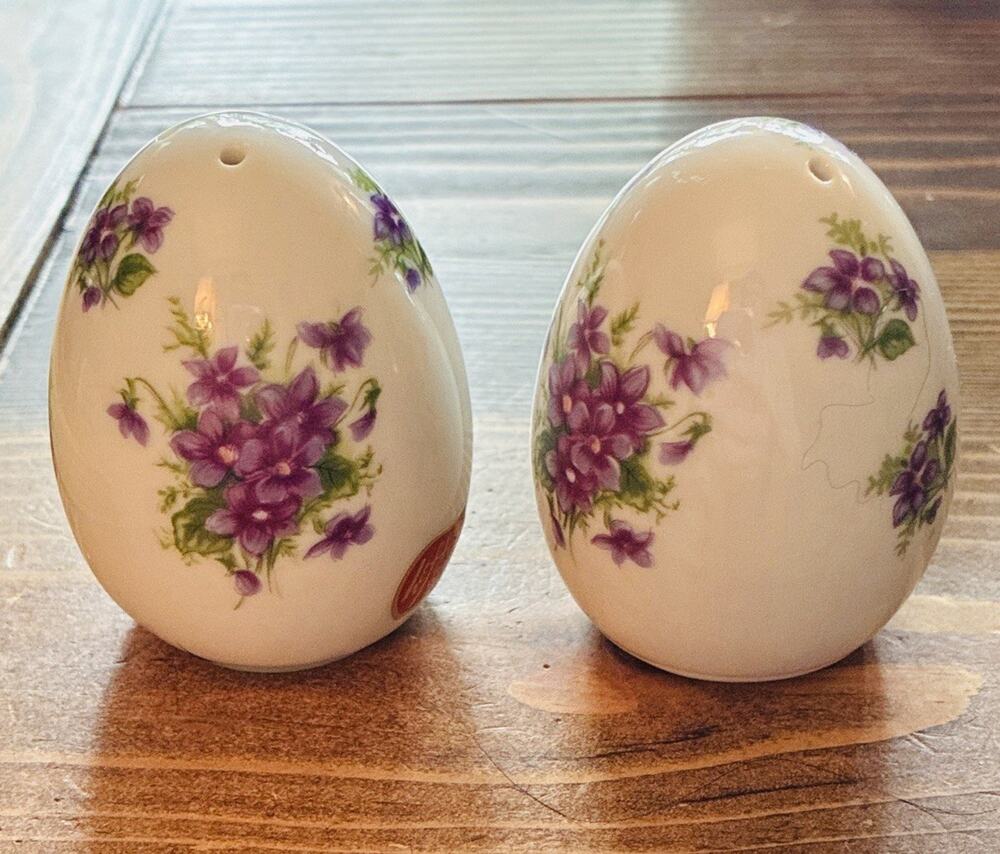 Vintage Lefton Porcelain Purple Flower Egg Shaped salt/pepper Shakers
